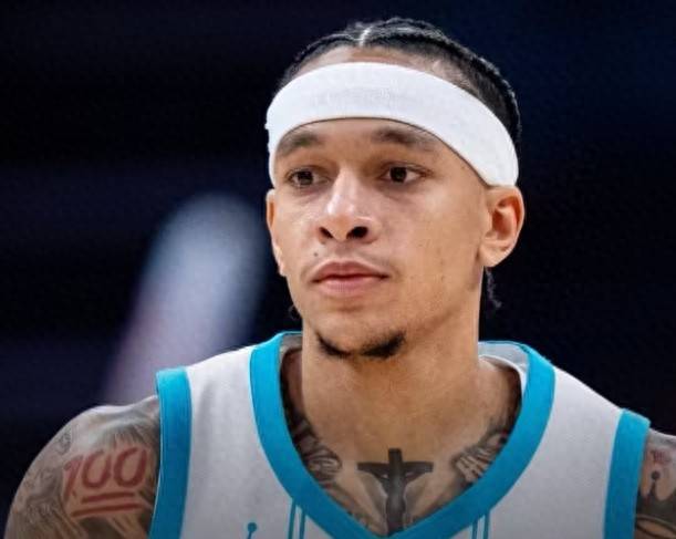 黄蜂2400万锁定后场强援！伤愈神射曼恩正式续约夏洛特