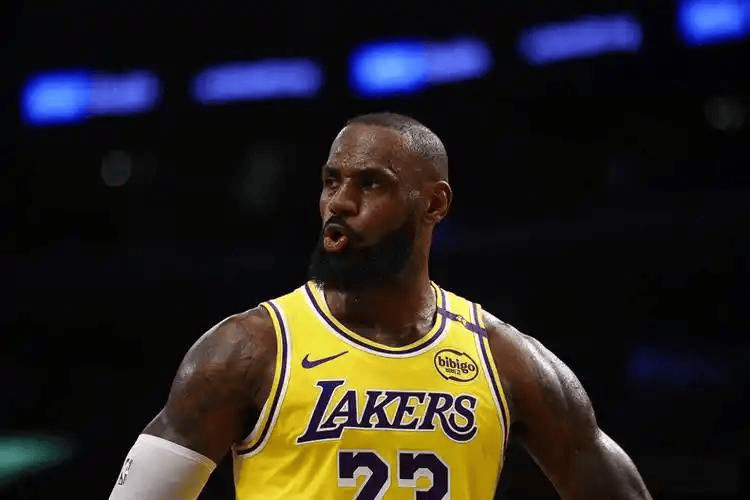 NBA交易传闻：勒布朗·詹姆斯考虑从湖人队转投同城对手洛杉矶快船