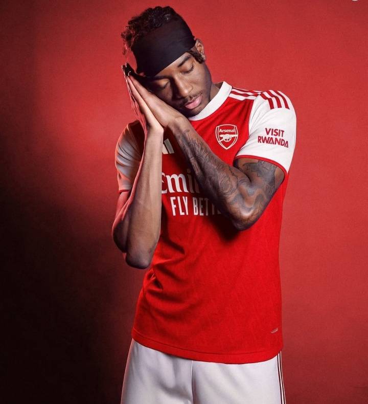 记者：阿森纳很满意马杜埃凯的价格，塔帅不视他为替补且很看好他