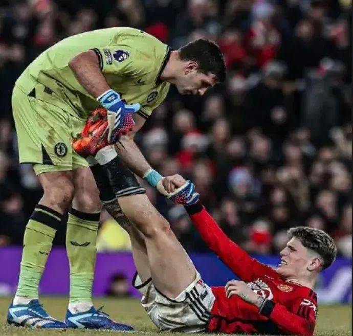 6500万镑+500万镑浮动，曼联三报“蜂王”！