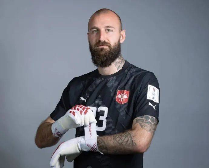 6500万镑+500万镑浮动，曼联三报“蜂王”！