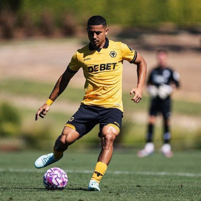 第二场闭门友谊赛，我狼1-1战平伯恩利