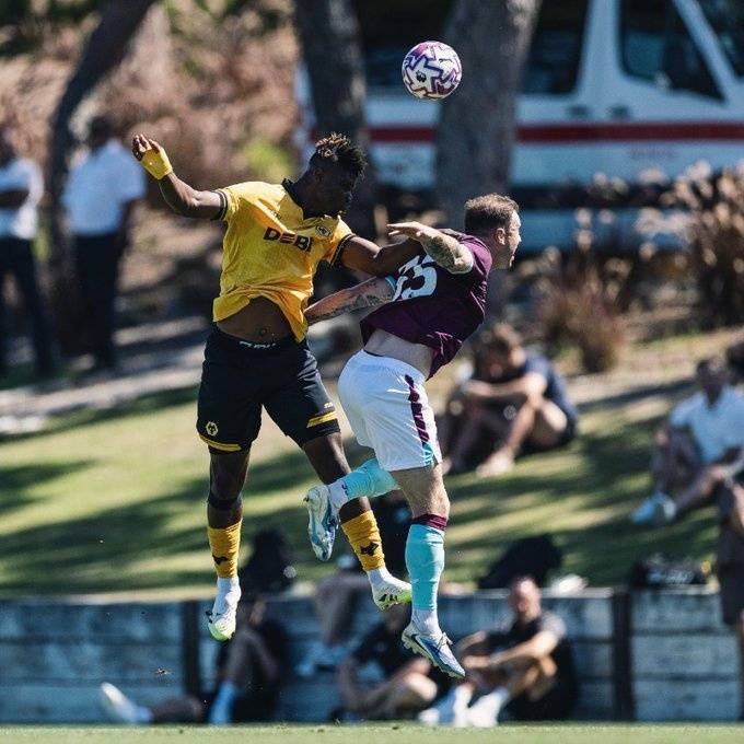 第二场闭门友谊赛，我狼1-1战平伯恩利