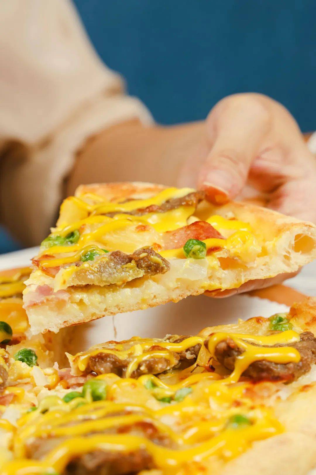 比萨星人速冲！达美乐比萨限时买一送一*，美味加倍享！