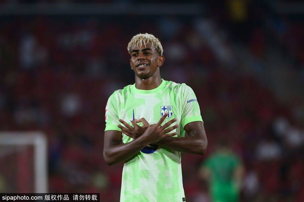 观战台：曼城火拼热刺争英超榜首 皇马巴萨冲击两连胜