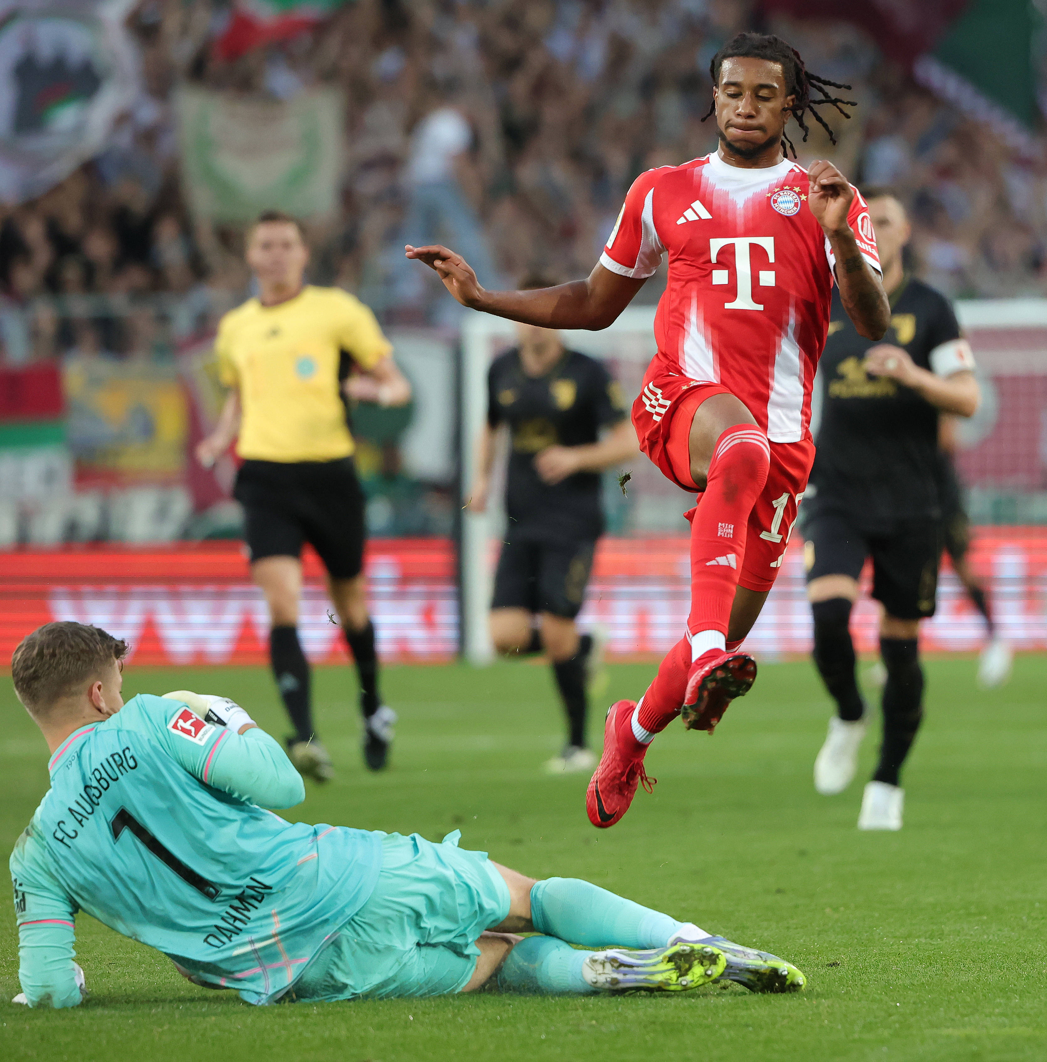 （体育）足球——德甲：拜仁胜奥格斯堡