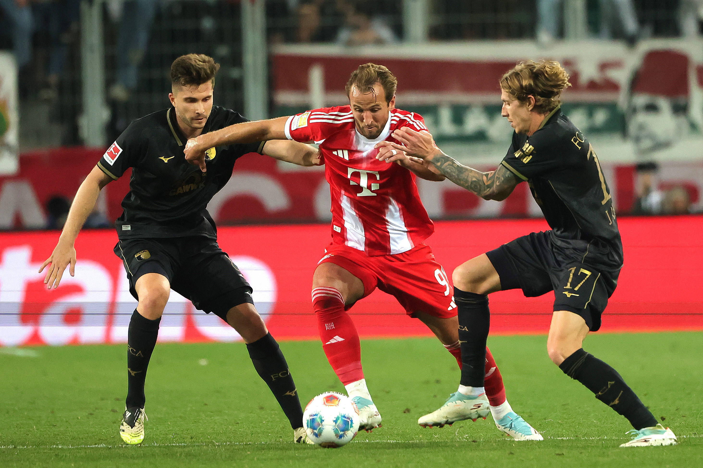 （体育）足球——德甲：拜仁胜奥格斯堡