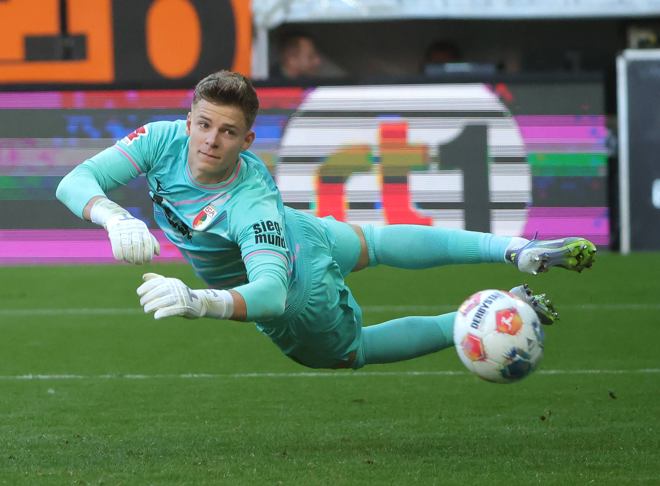 （体育）足球——德甲：拜仁胜奥格斯堡