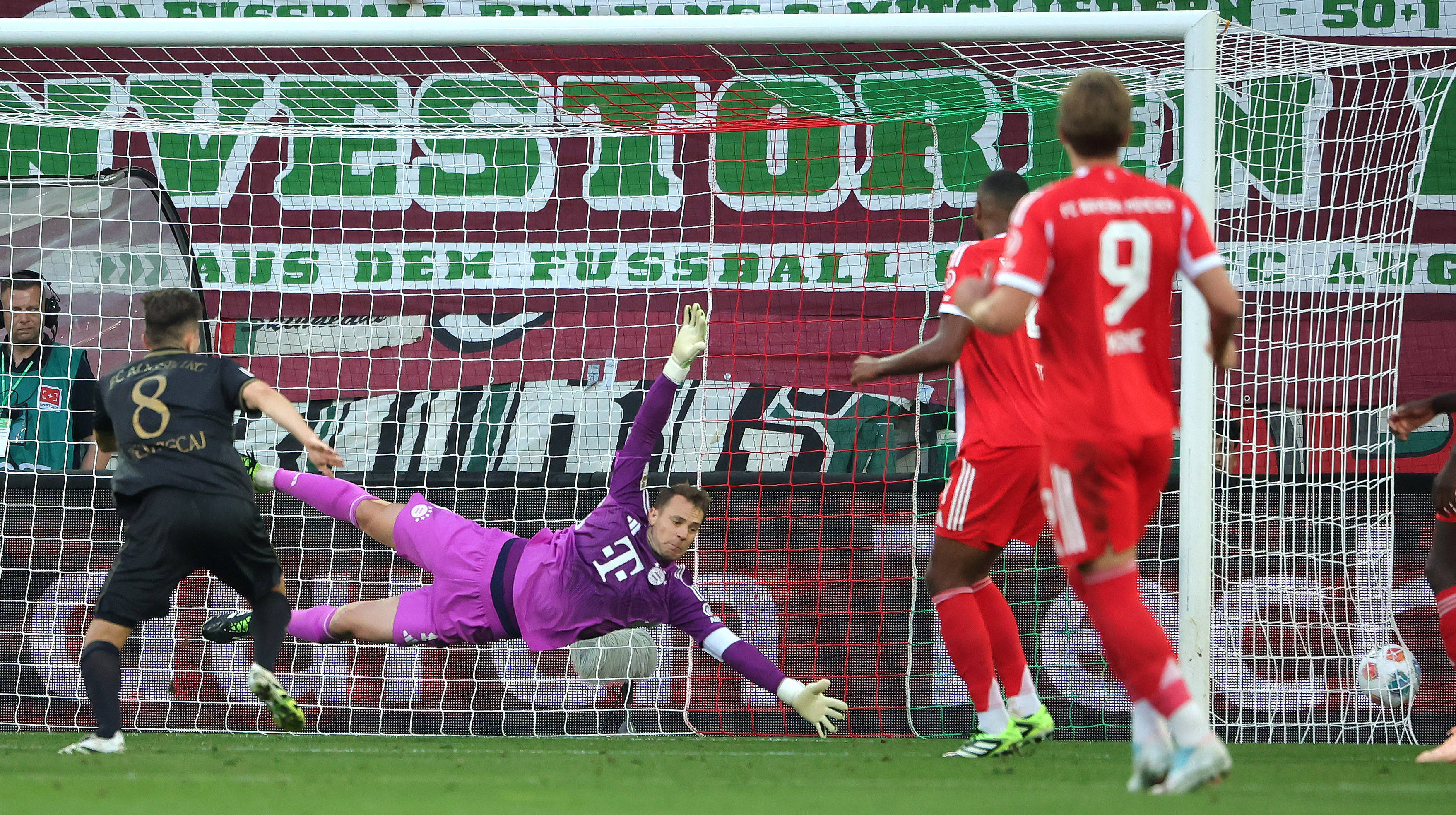 （体育）足球——德甲：拜仁胜奥格斯堡