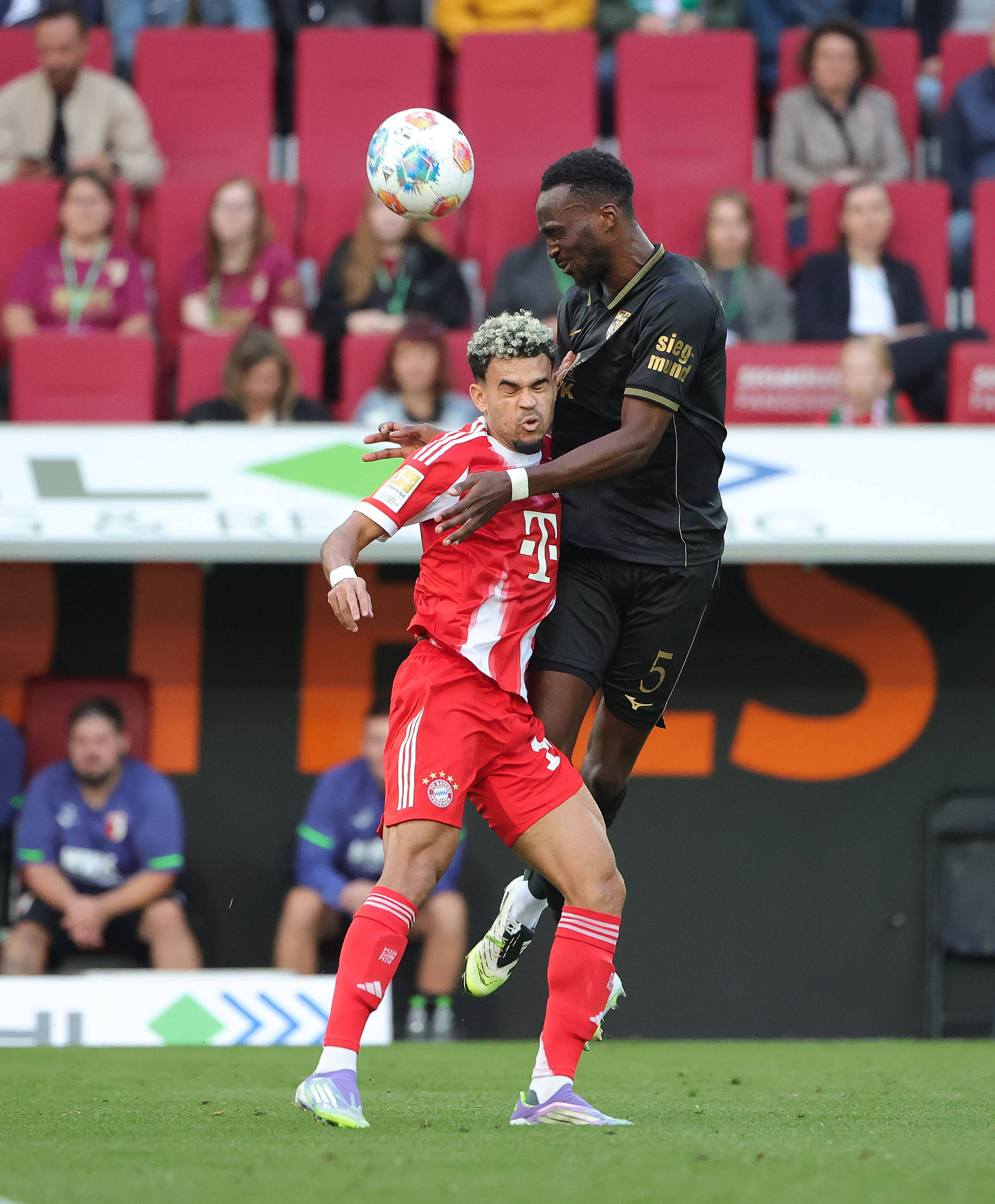 （体育）足球——德甲：拜仁胜奥格斯堡