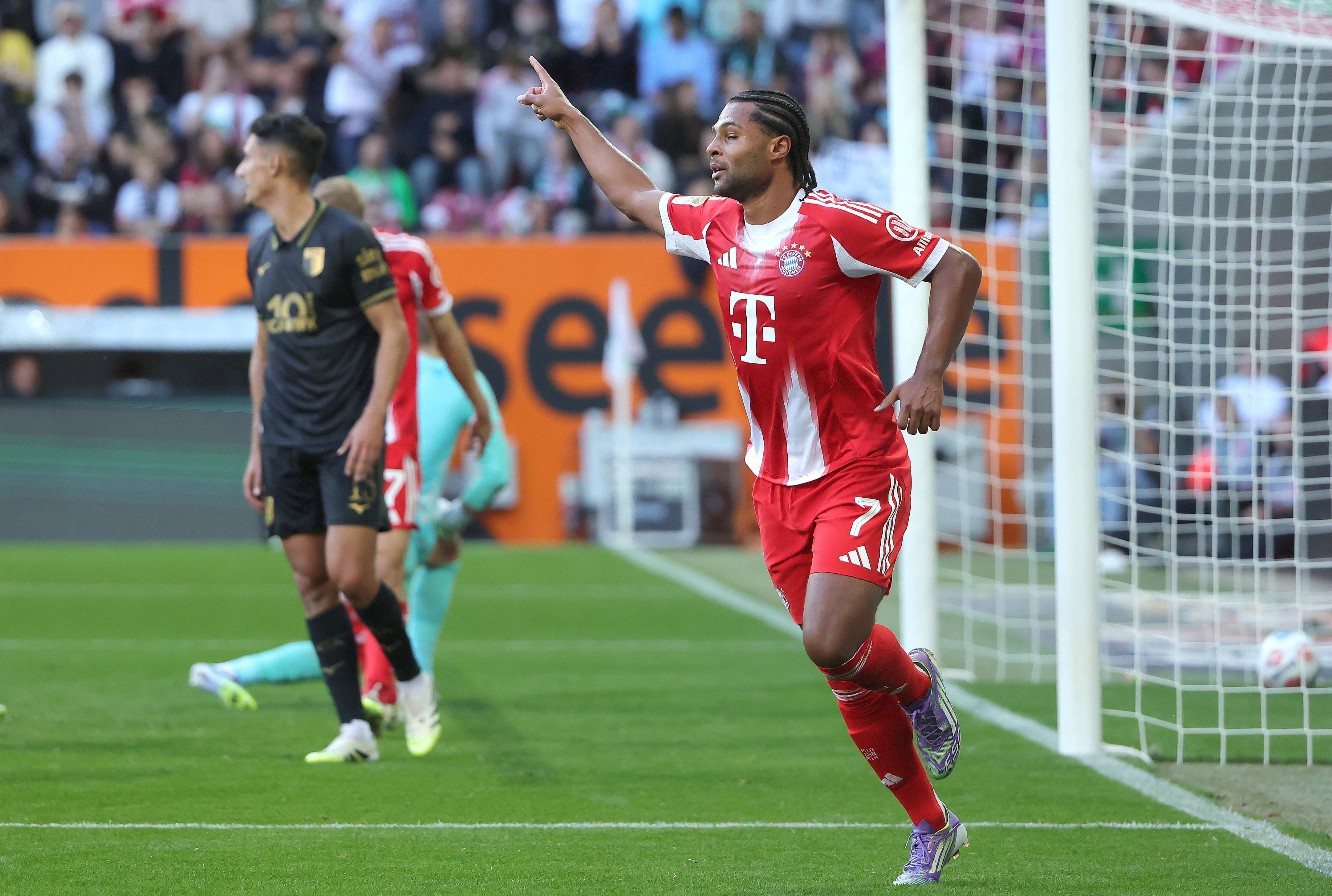 （体育）足球——德甲：拜仁胜奥格斯堡