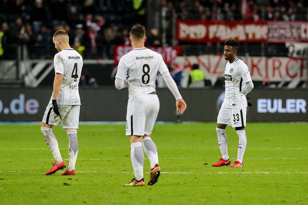 标题：德甲焦点战：门兴格拉德巴赫主场迎战法兰克福，谁能笑傲普鲁士公园？