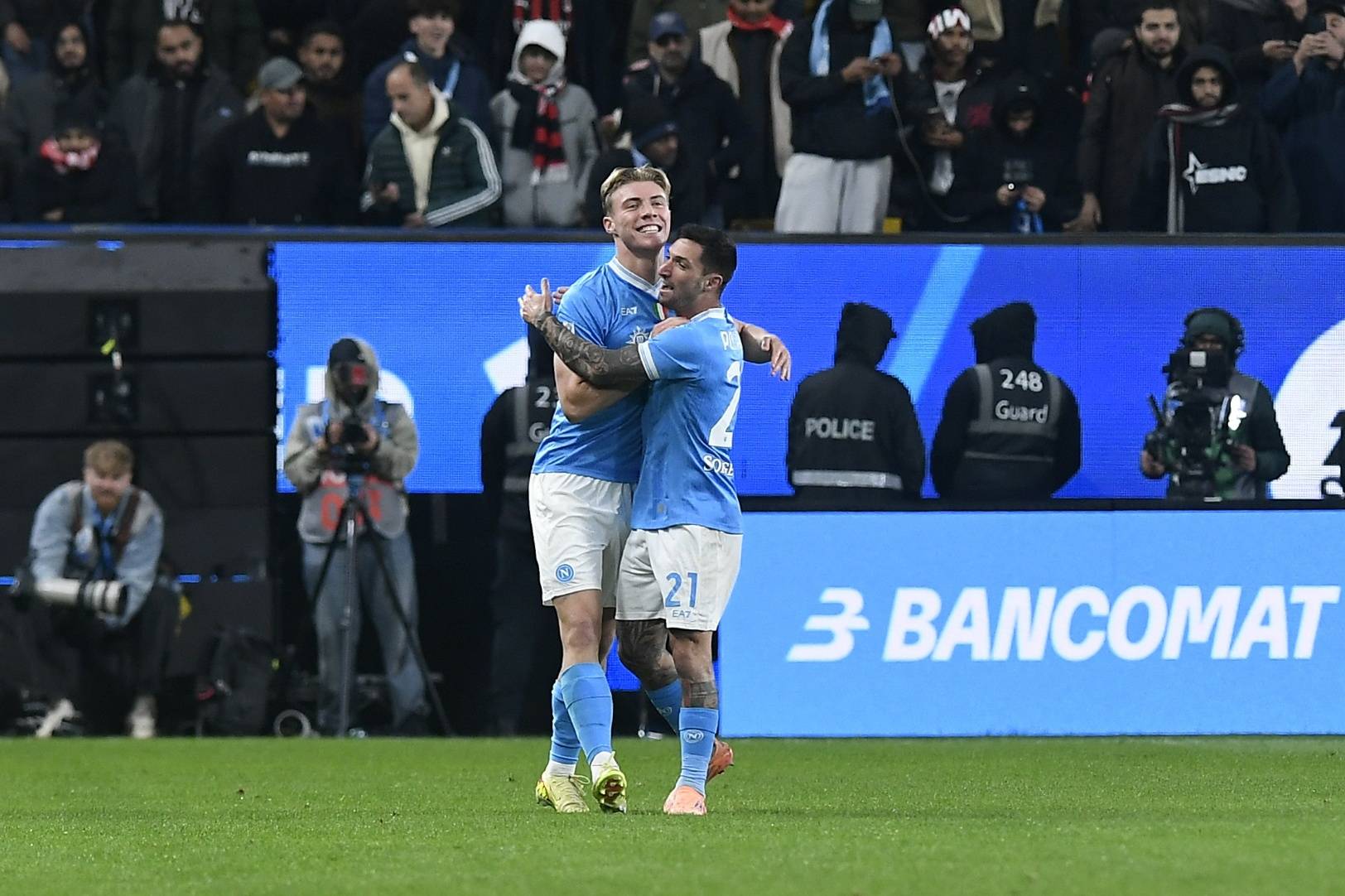 （外代二线）足球——意大利超级杯：那不勒斯晋级决赛