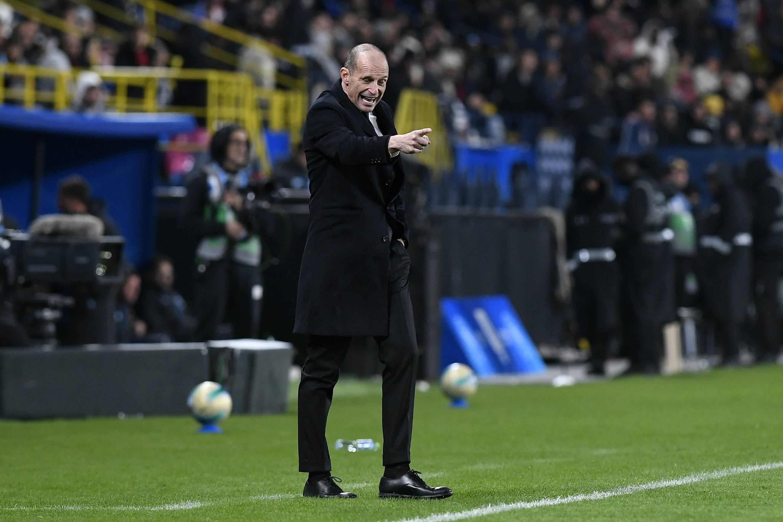 （外代二线）足球——意大利超级杯：那不勒斯晋级决赛