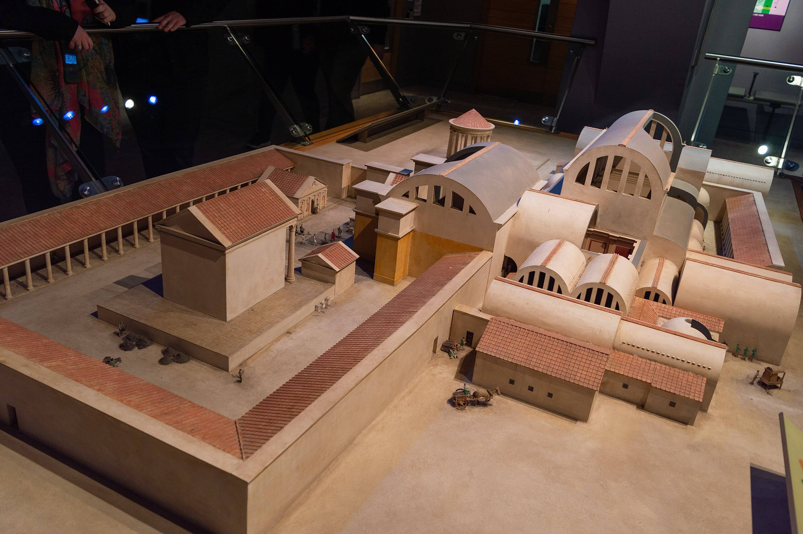 欧洲行（102）从罗马温泉到史前巨石：一日逆行于文明深处