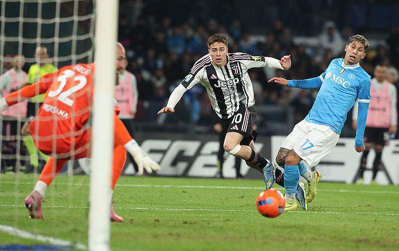 那不勒斯2-1尤文图斯 霍伊伦双响