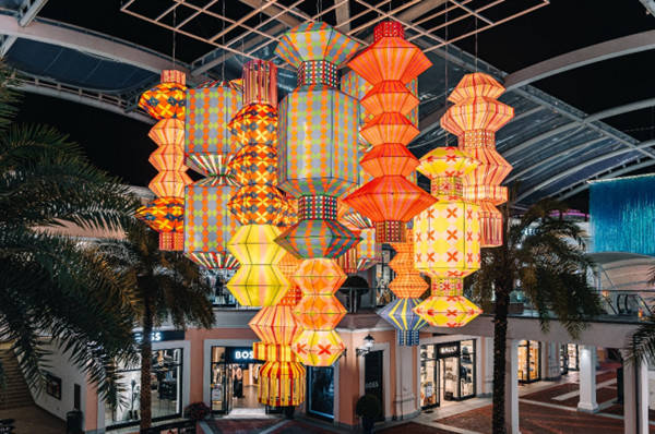 重庆佛罗伦萨小镇打造光影主题活动