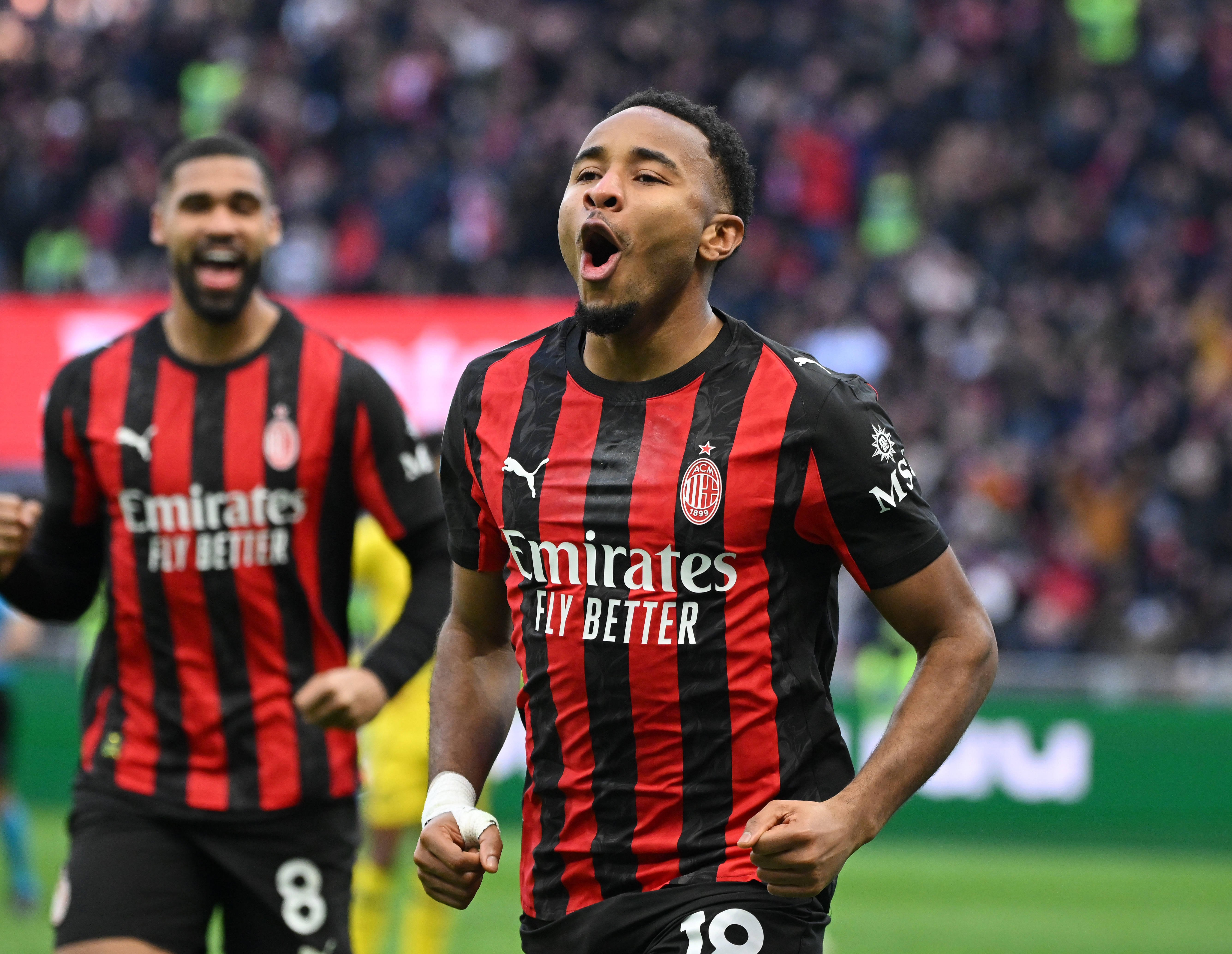 （体育）足球——意甲：AC米兰胜维罗纳