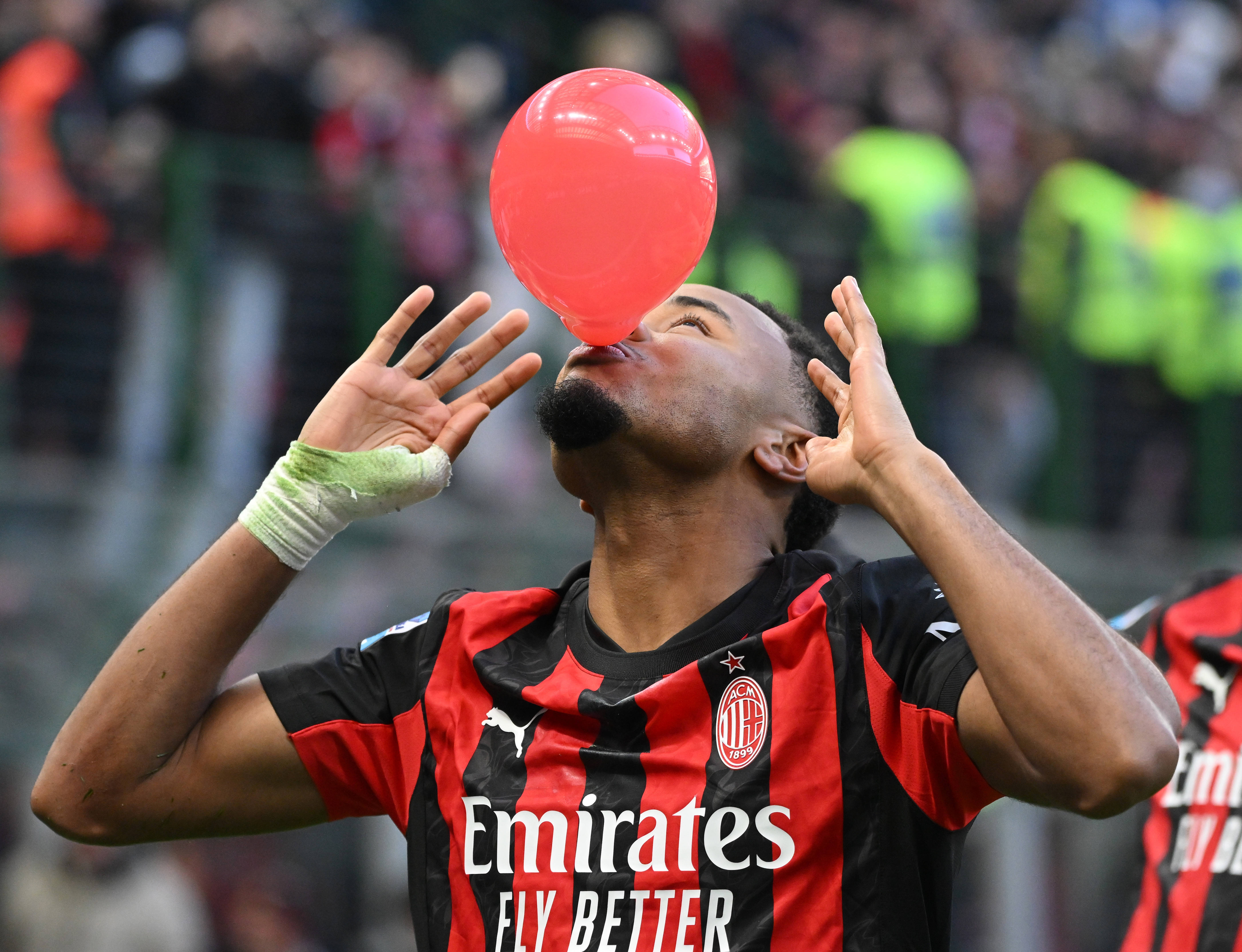 （体育）足球——意甲：AC米兰胜维罗纳