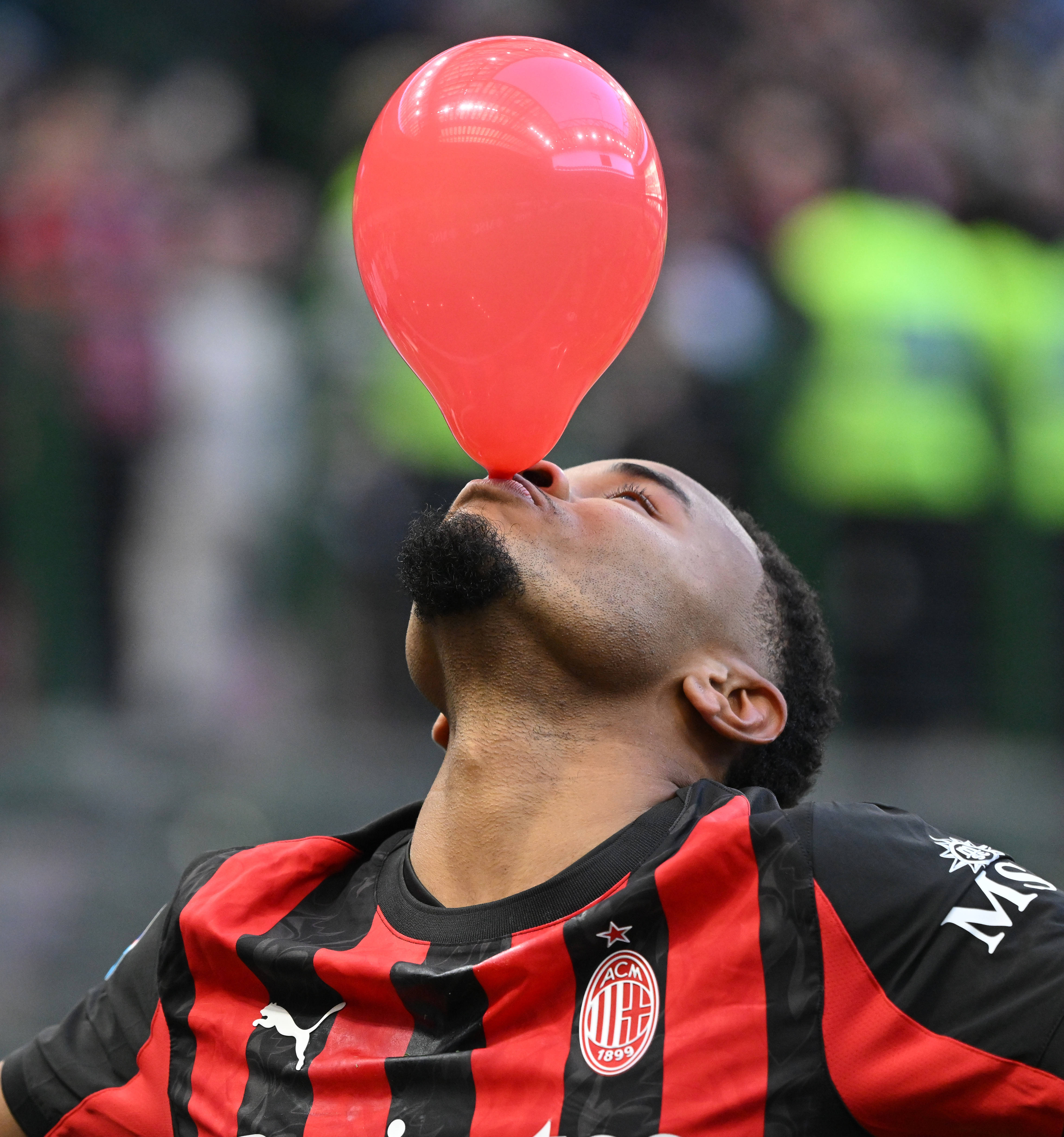 （体育）足球——意甲：AC米兰胜维罗纳